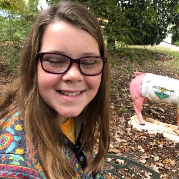 Welcome to my closet! My name is Harriet - Picture 4 of 16